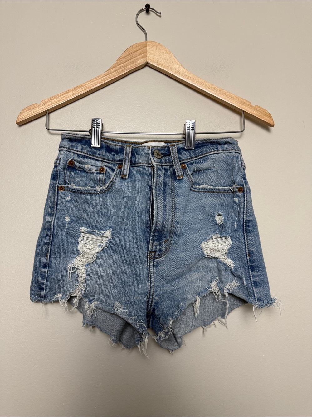 Abercrombi & Fitch High-Waist Distressed Denim Shorts - Light Blue size 25